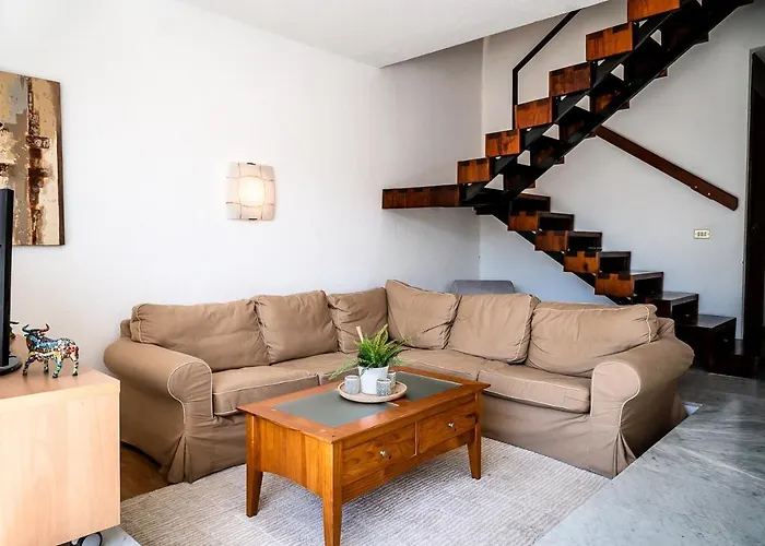 Duplex Rebeca Free Wifi 度假居 *